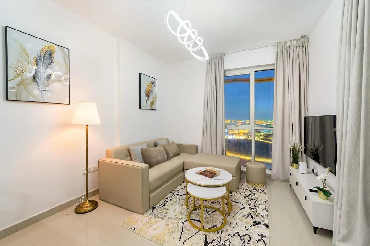 Stylish 1Br In Dubai With Balcony, Lake View, Gym And Pool アラブ首長国連邦