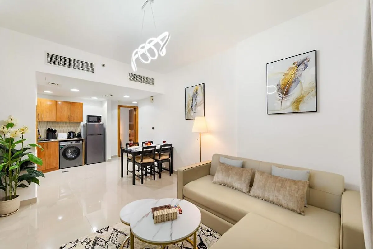 Stylish 1Br In Dubai With Balcony, Lake View, Gym And Pool アパート