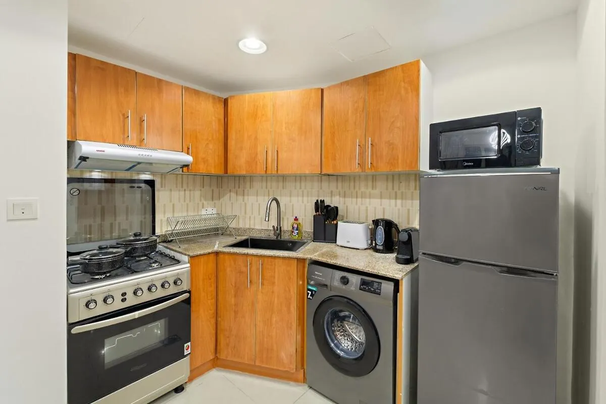 Stylish 1Br In Dubai With Balcony, Lake View, Gym And Pool 0*,