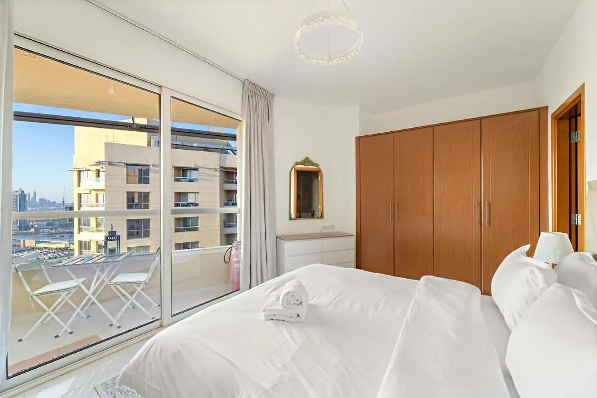 Stylish 1Br In Dubai With Balcony, Lake View, Gym And Pool