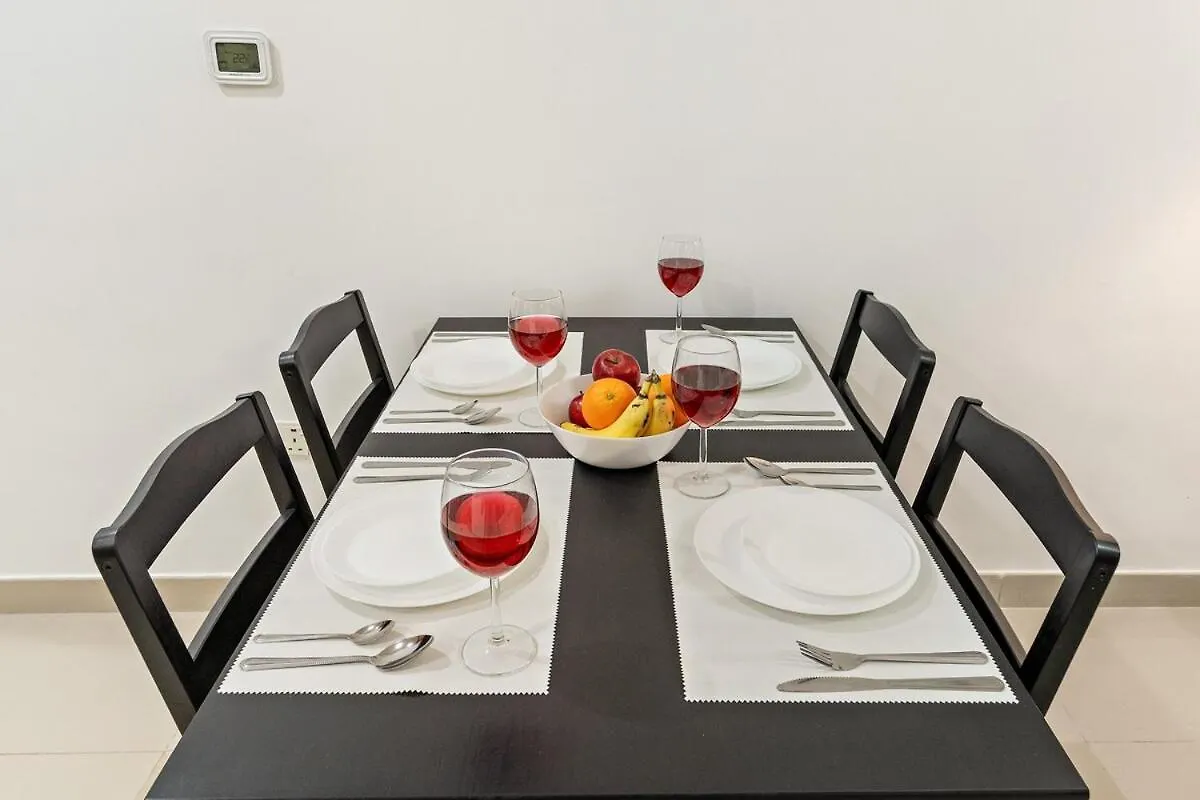 Apartamento Stylish 1Br In Dubai With Balcony, Lake View, Gym And Pool Emirados Árabes Unidos