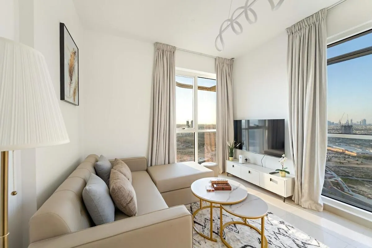 Stylish 1Br In Dubai With Balcony, Lake View, Gym And Pool