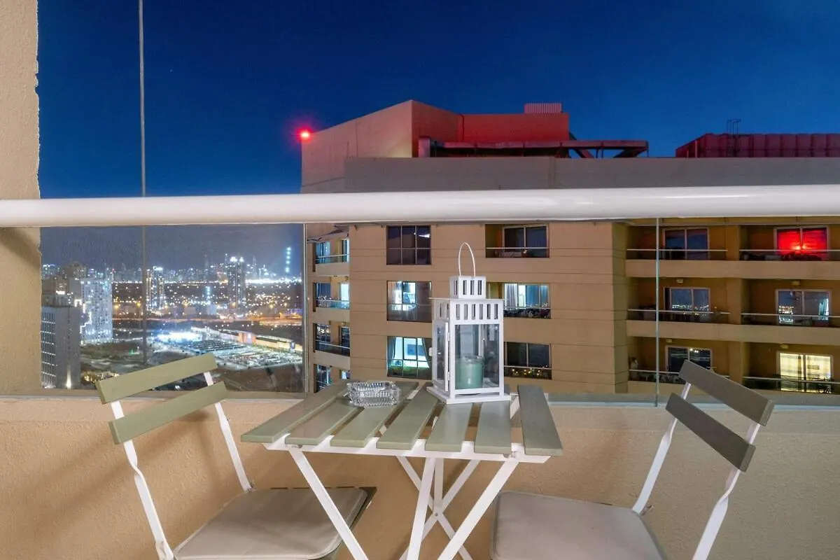 Stylish 1Br In Dubai With Balcony, Lake View, Gym And Pool 0*,  Emirados Árabes Unidos